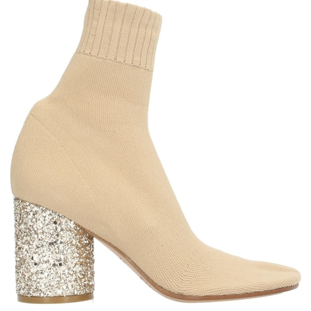 EUC Maison Margiela nude sock Tabi boots